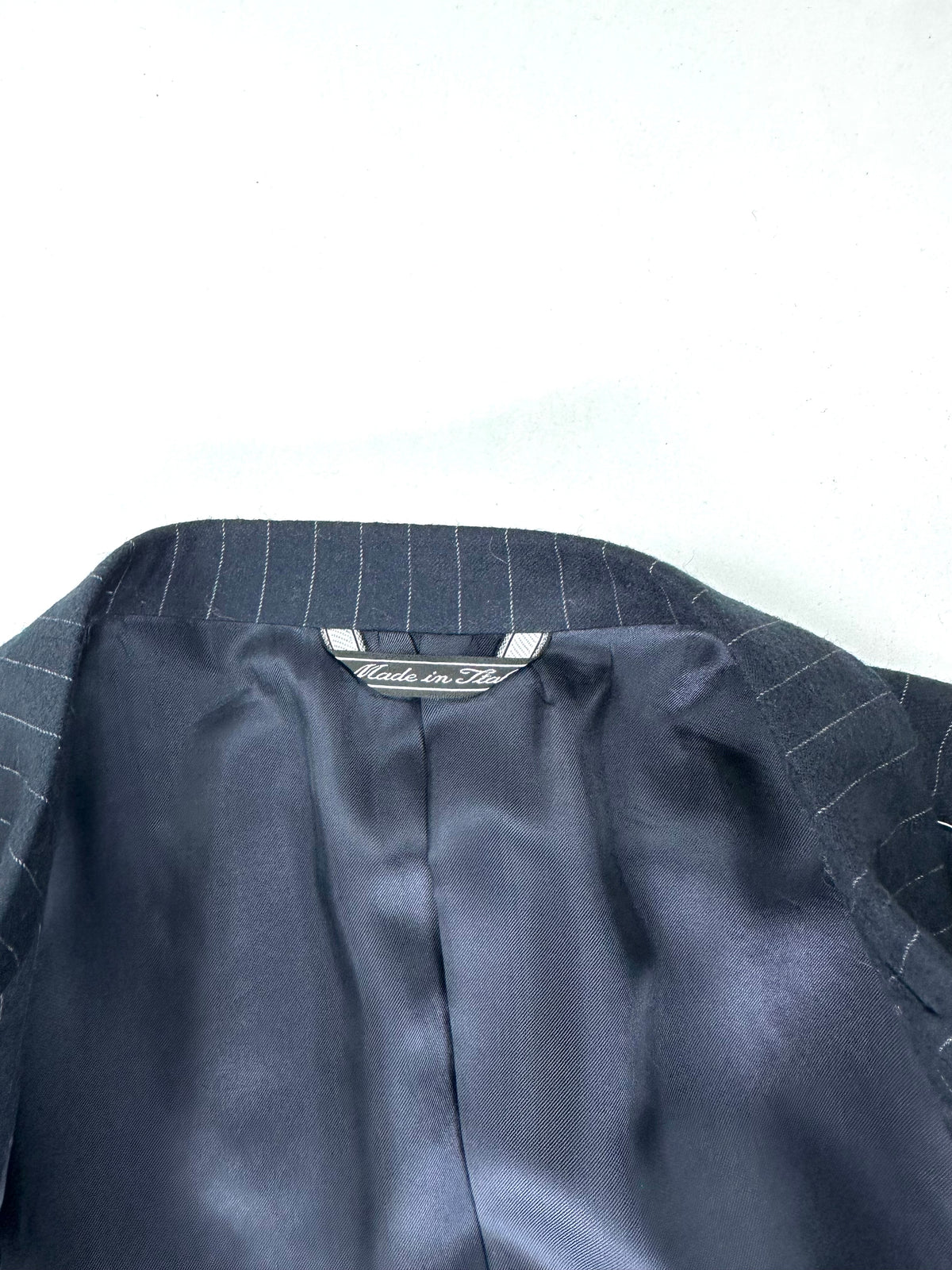 Collo interno della giacca Garrett's con etichetta Made in Italy