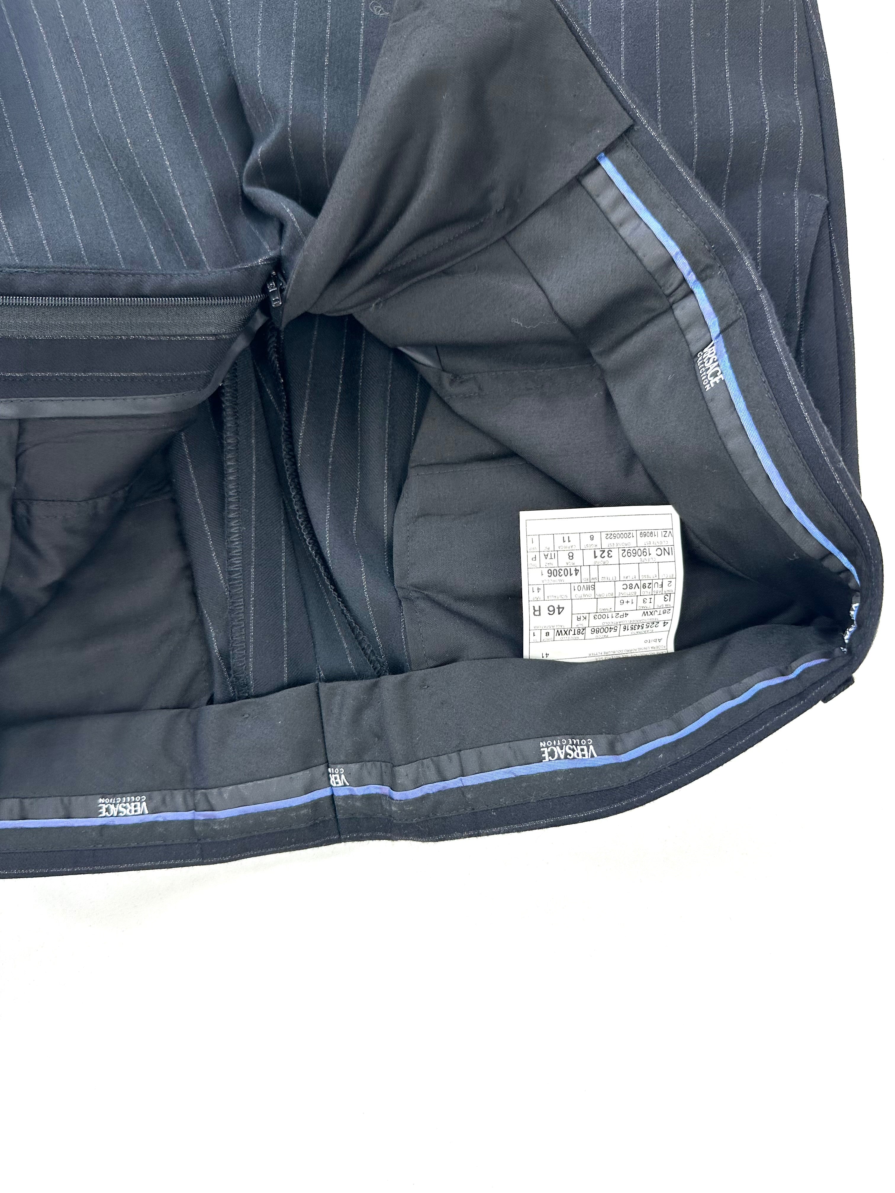 Pantalone Versace Collection nero gessato - dettaglio tasca posteriore con bottone