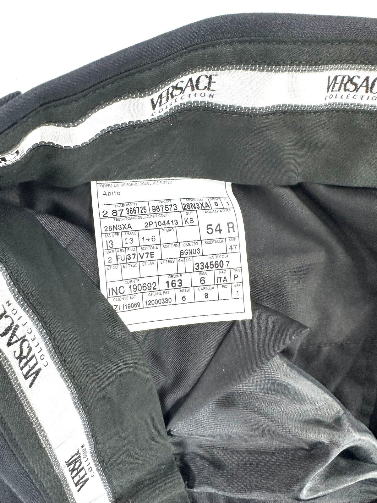 Interno vita del pantalone con etichetta Versace Collection e taglia 54 R