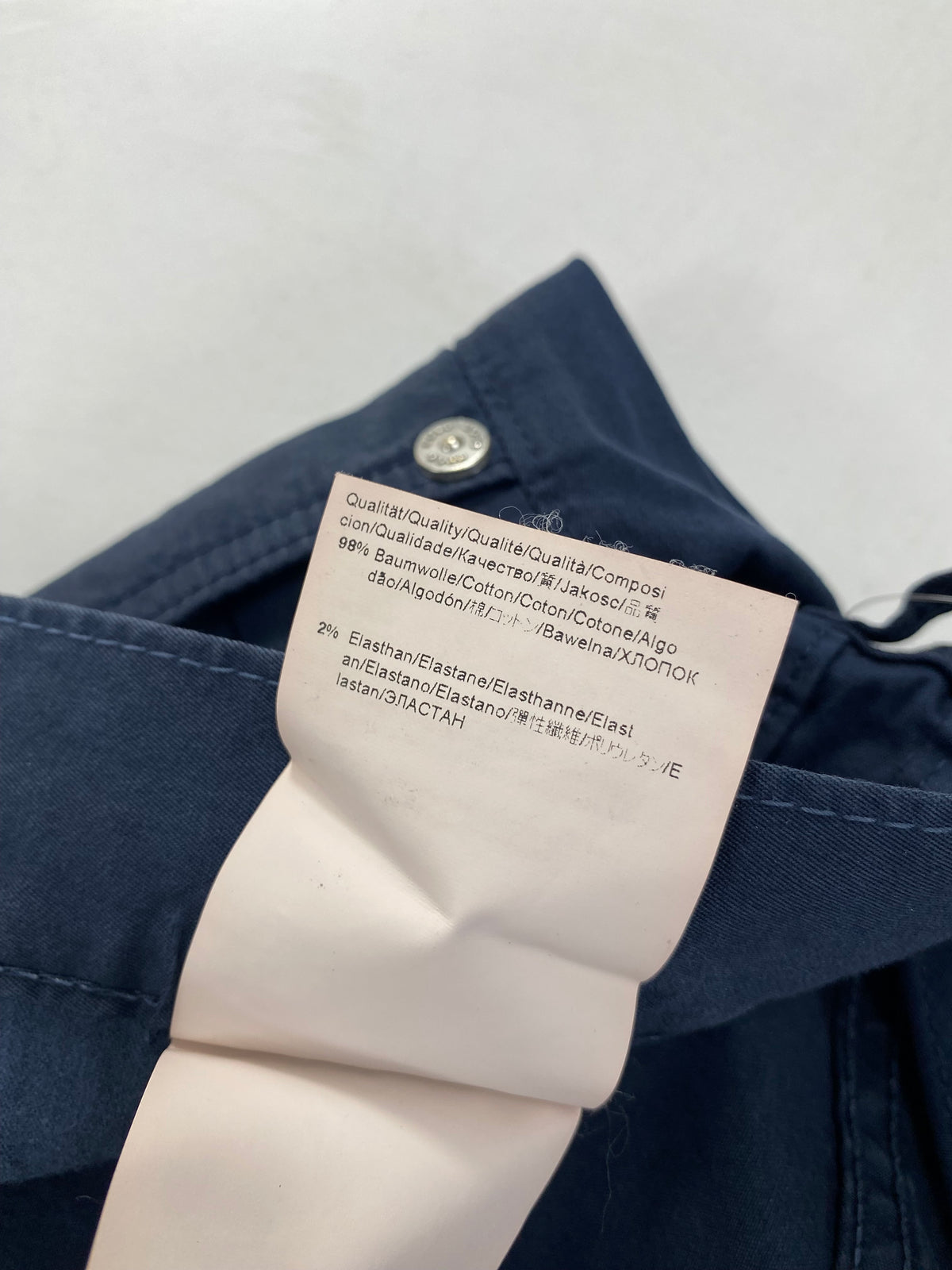 Hugo Boss Maine blu — dettaglio tasca — IlBotteghino