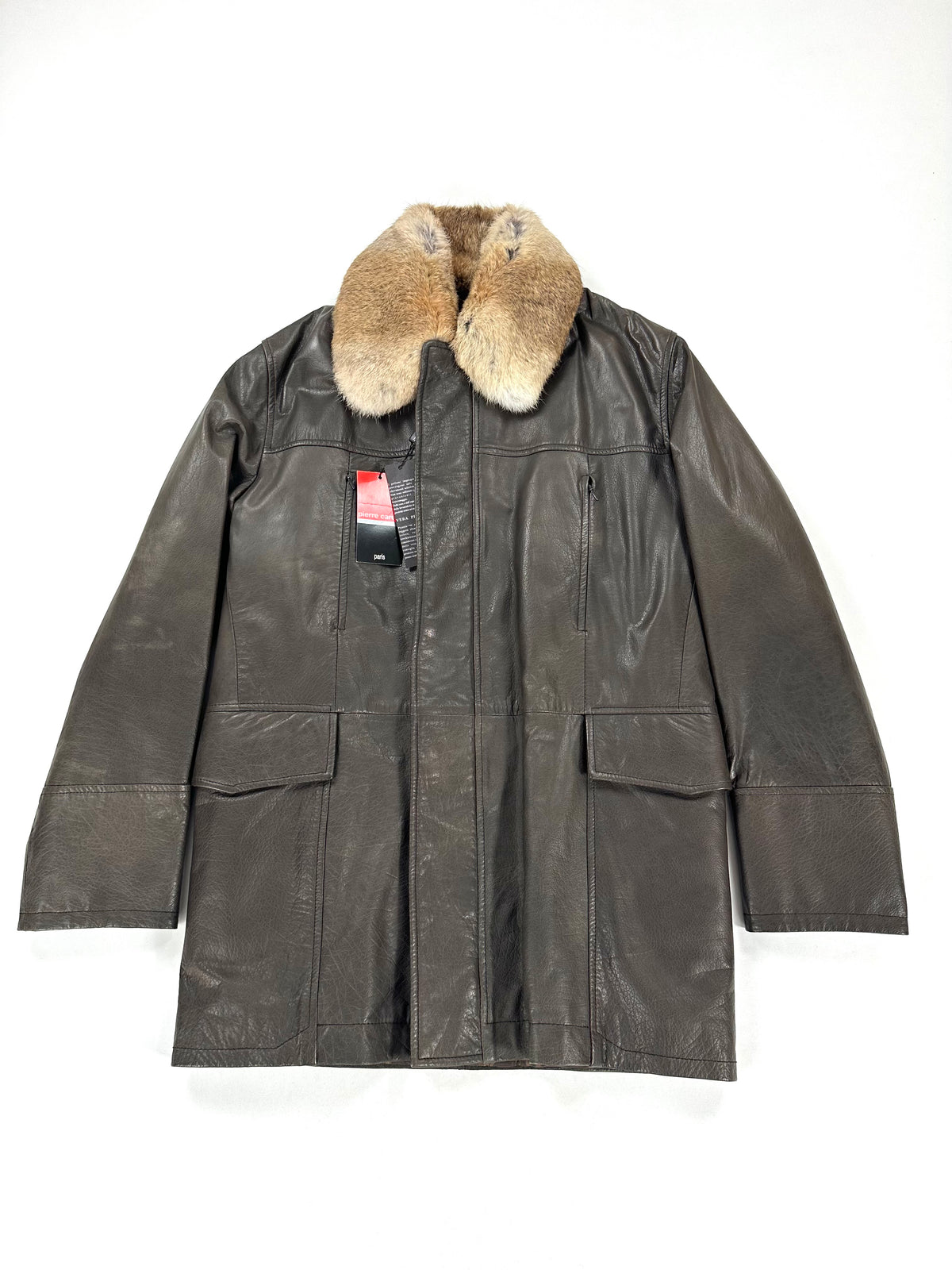 Montone Pierre Cardin marrone scuro con collo in volpe visto di fronte, intero, con cartellino applicato