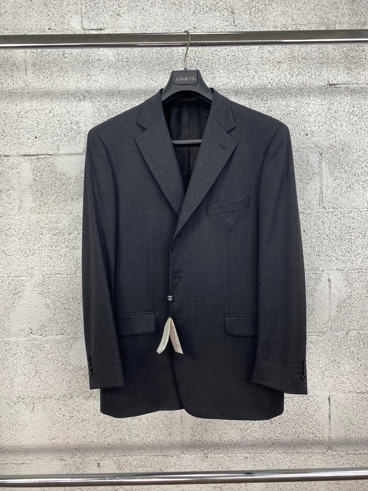 Giacca Garrett's antracite tre bottoni su gruccia, vista frontale con cartellino, IT 56