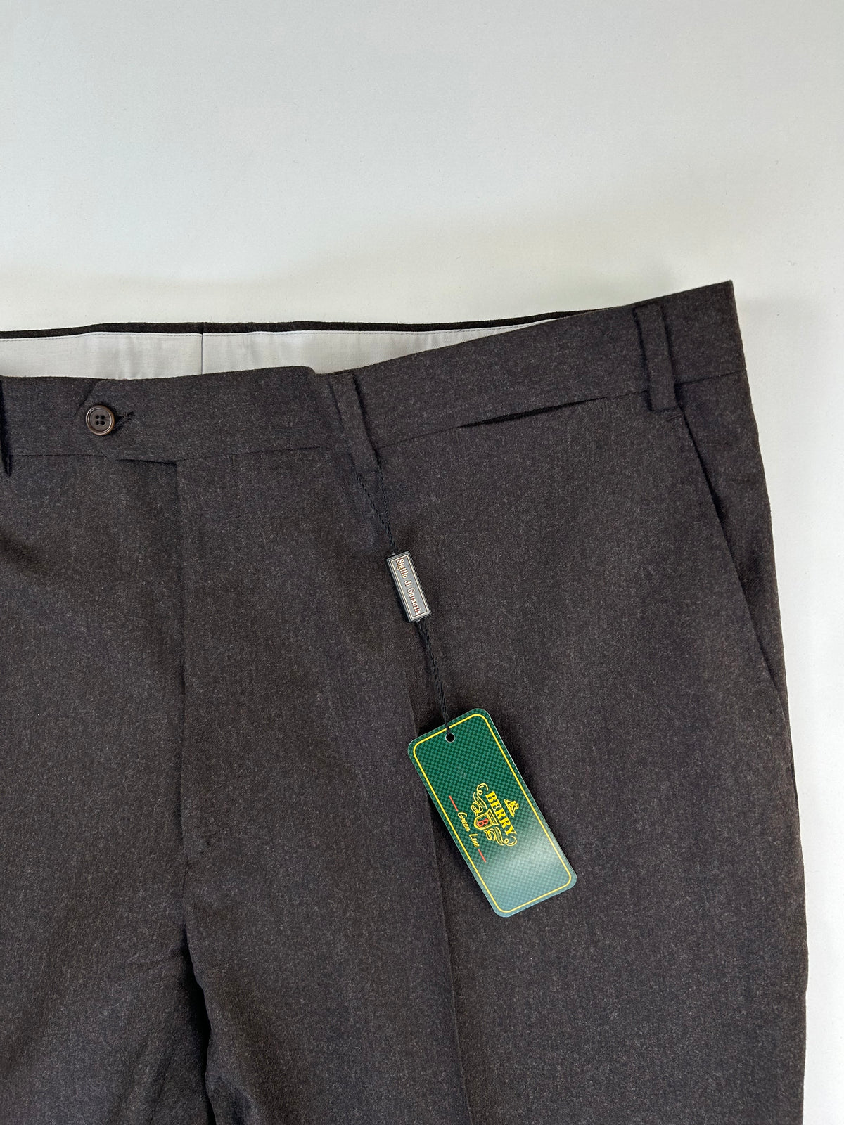 Berry pantalone marrone — dettaglio tessuto — IlBotteghino