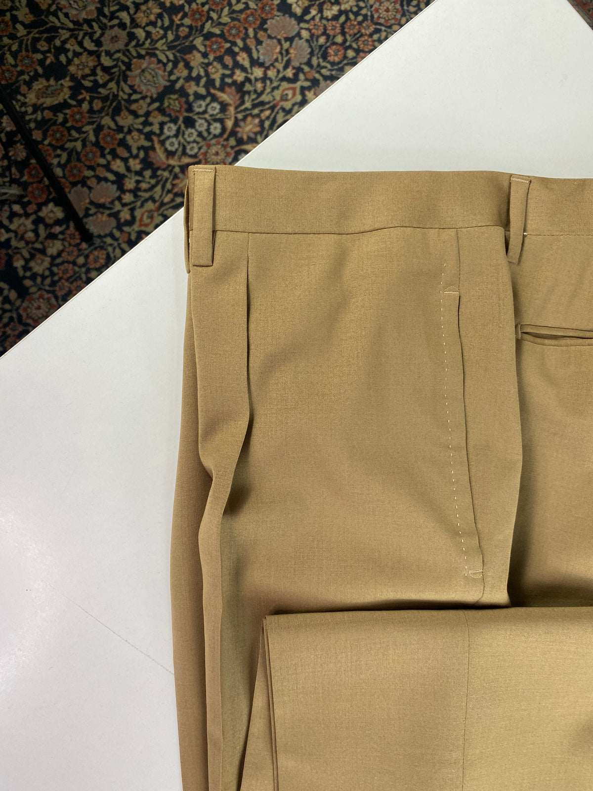 Parte alta del pantalone Garrett's cammello: vita con passanti per cintura e tasca laterale