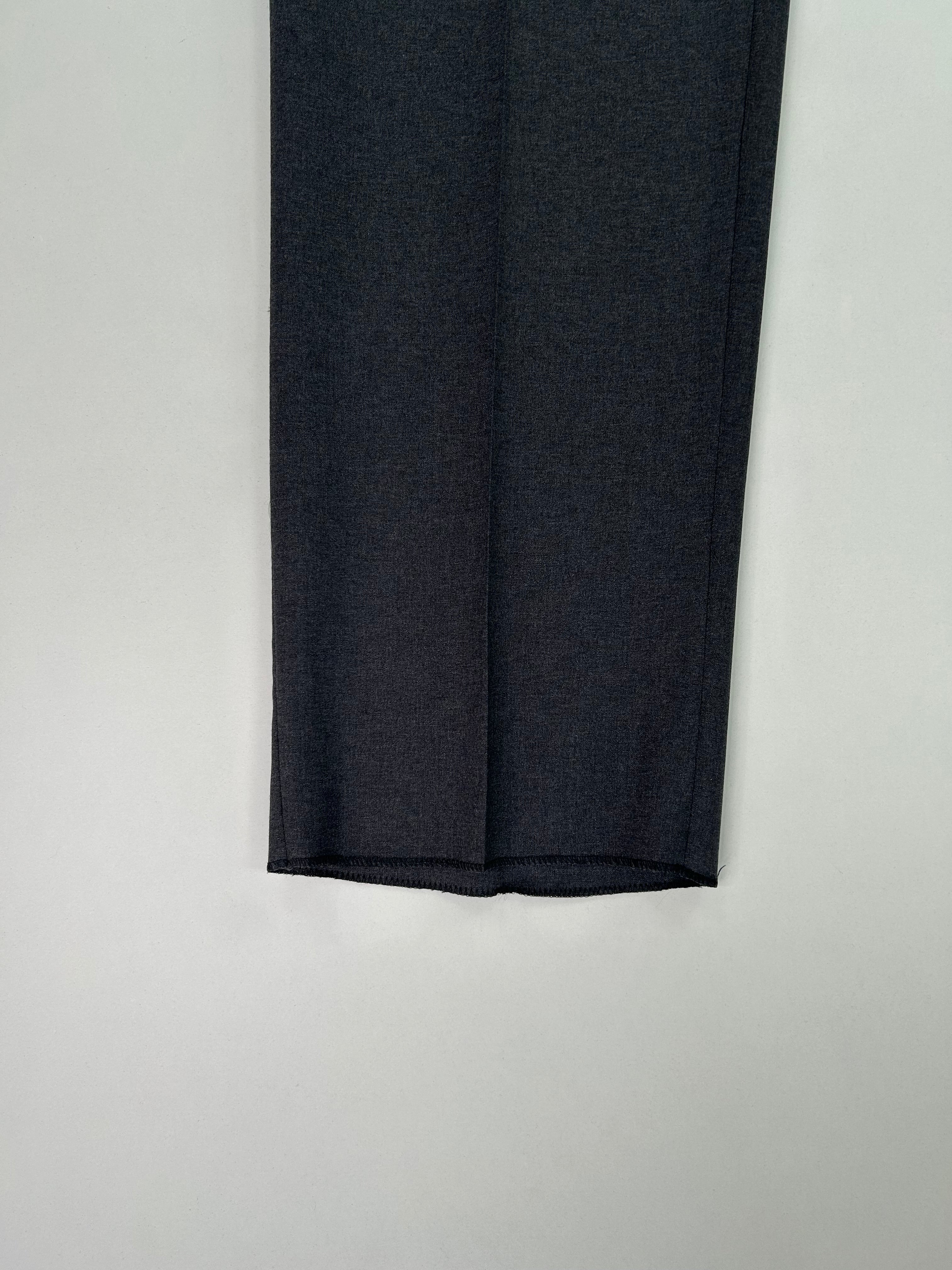 Dettaglio fondo gamba, pantalone Berry grigio