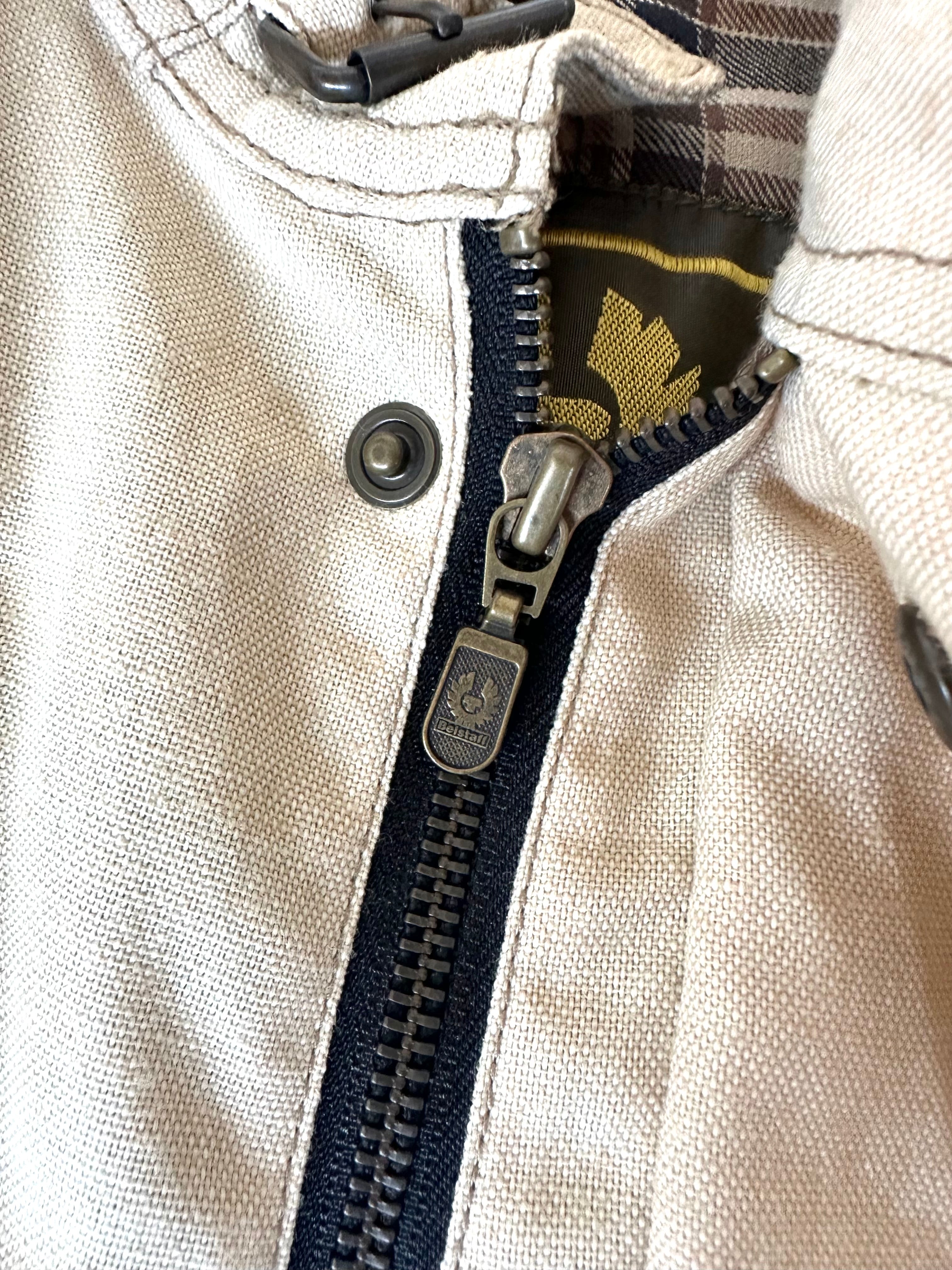 Dettaglio spalla, gilet Belstaff Britannia beige