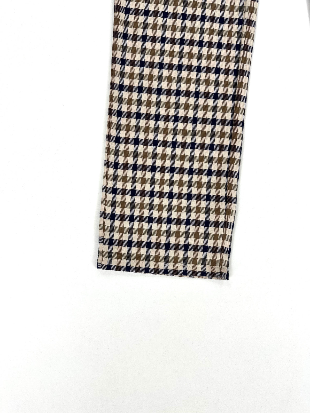 Gamba del pantalone Aquascutum, dettaglio del cotone twill a Club Check