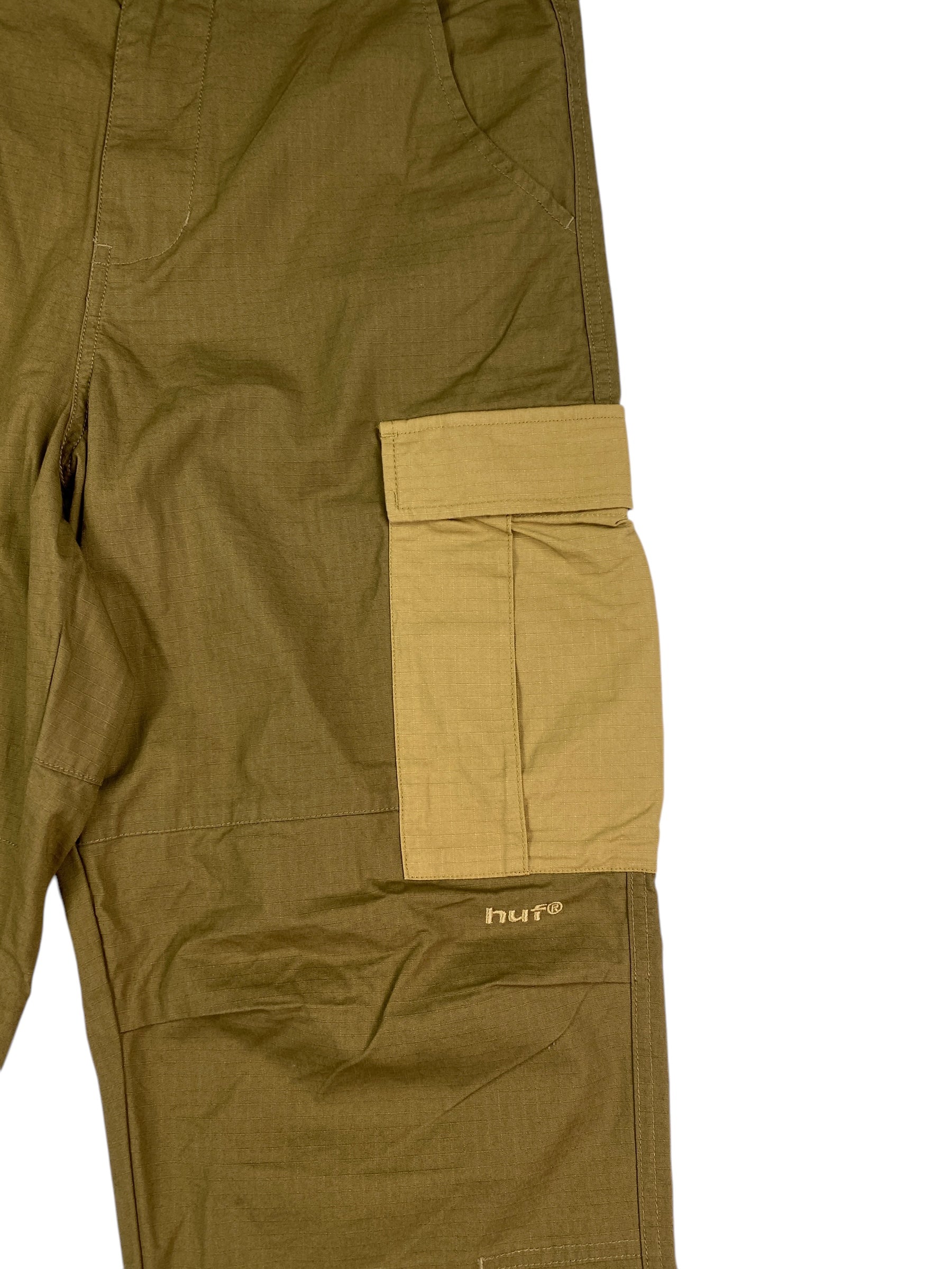 HUF pantalone cargo — dettaglio logo — IlBotteghino
