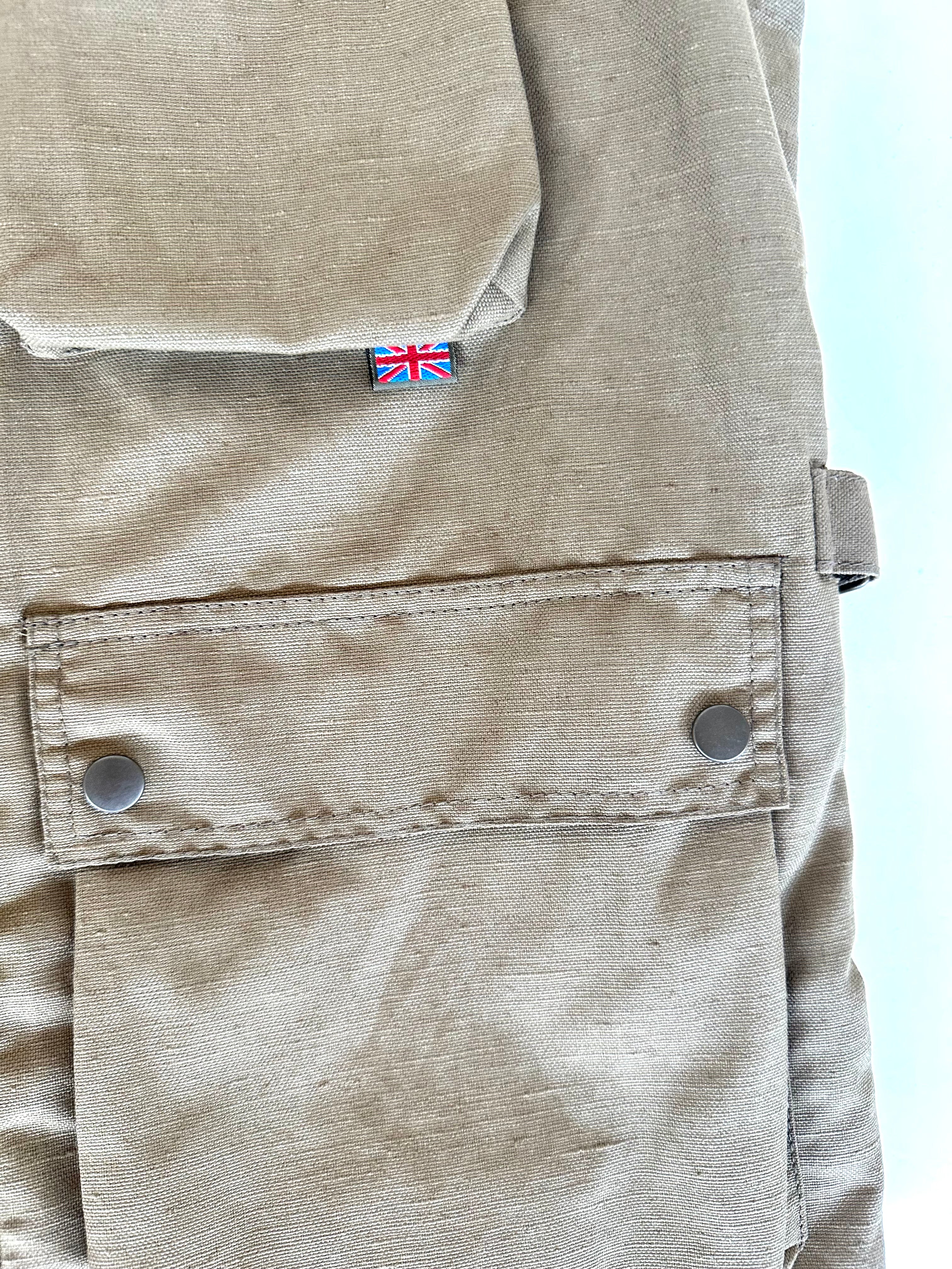 Dettaglio chiusura frontale, gilet Belstaff Britannia verde oliva