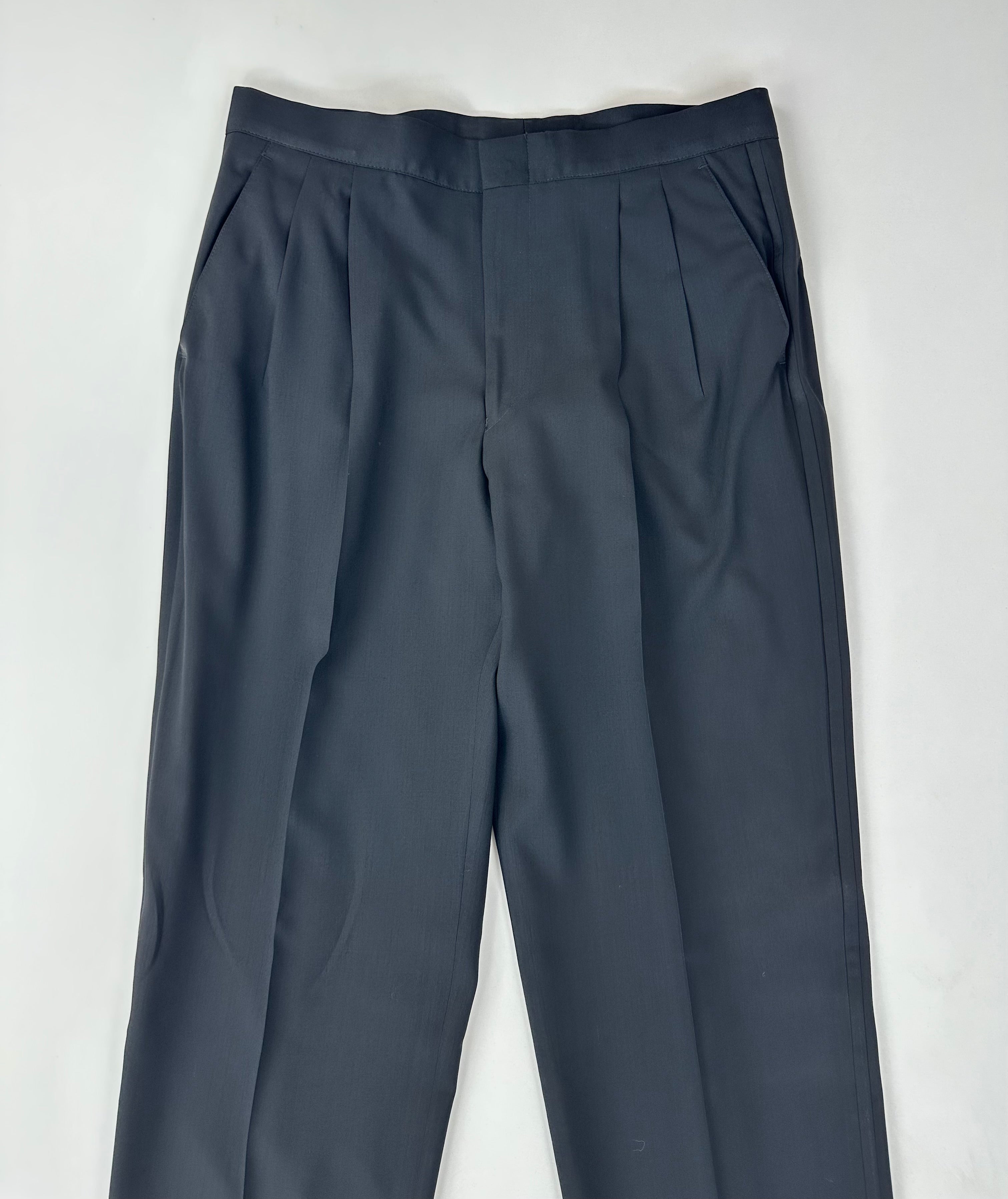 Abito Gianni Versace nero smoking, pantalone coordinato vista posteriore