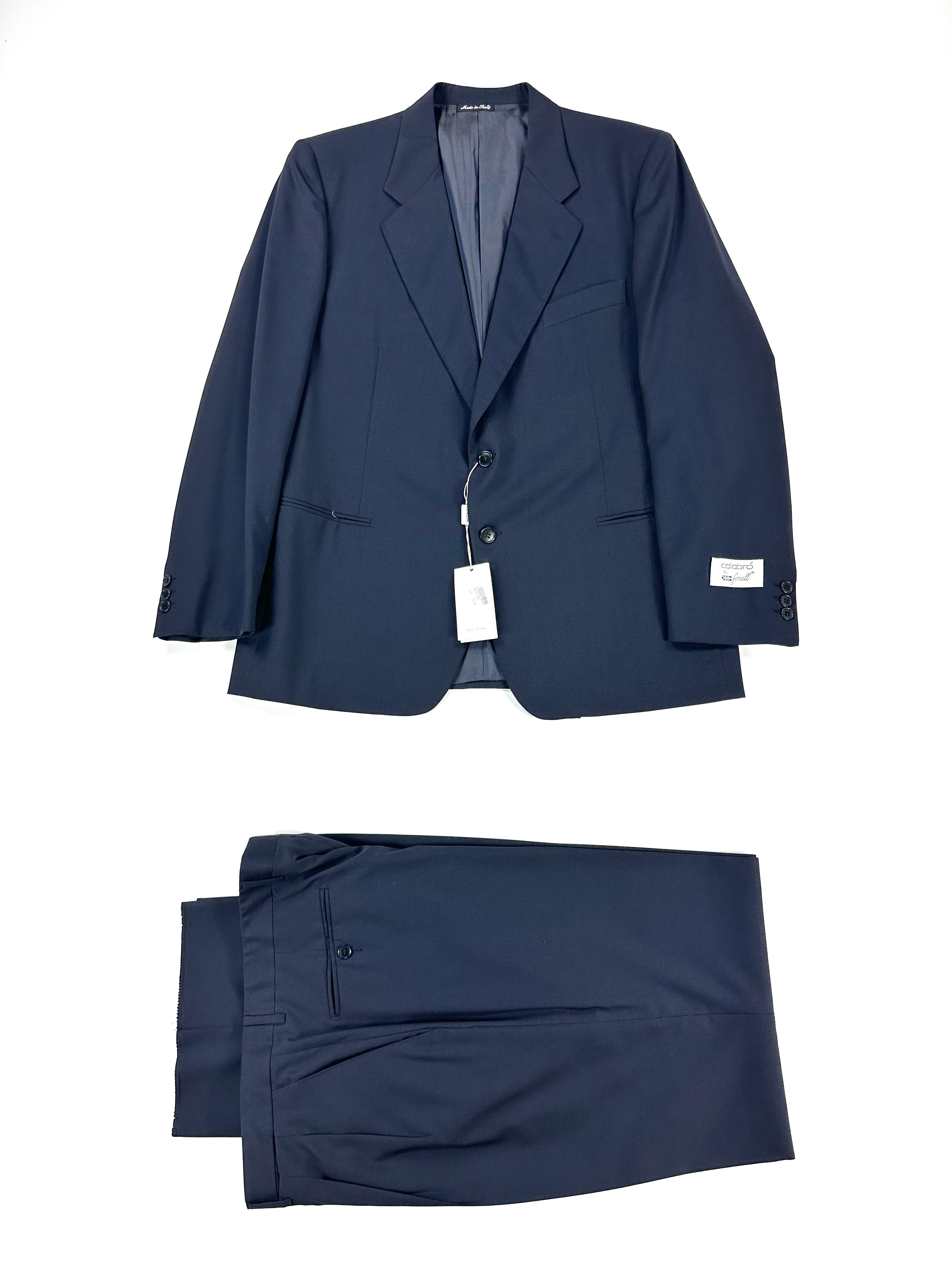 Abito blu Calabró by Forall disteso a piatto: giacca in alto e pantalone piegato in basso