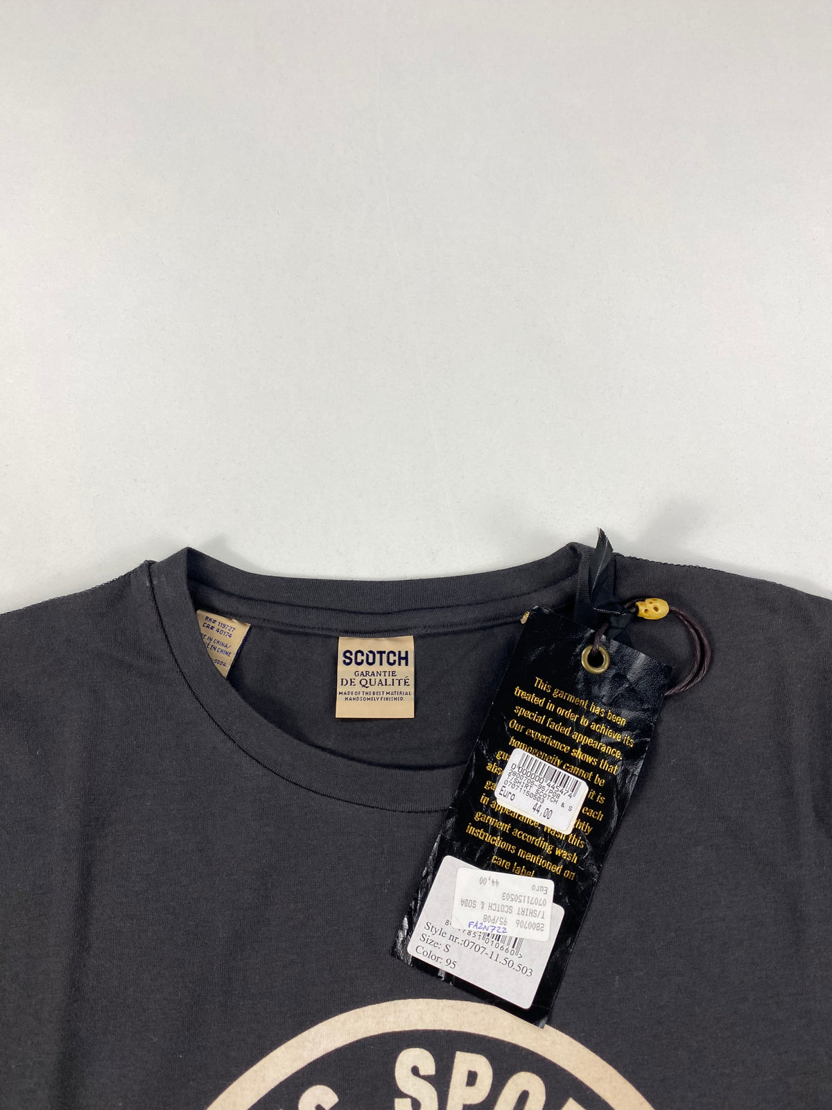 Scotch & Soda Maglia Manica Lunga Grigio Antracite con Stampa Cogito Ergo Sum – foto 4 di 6