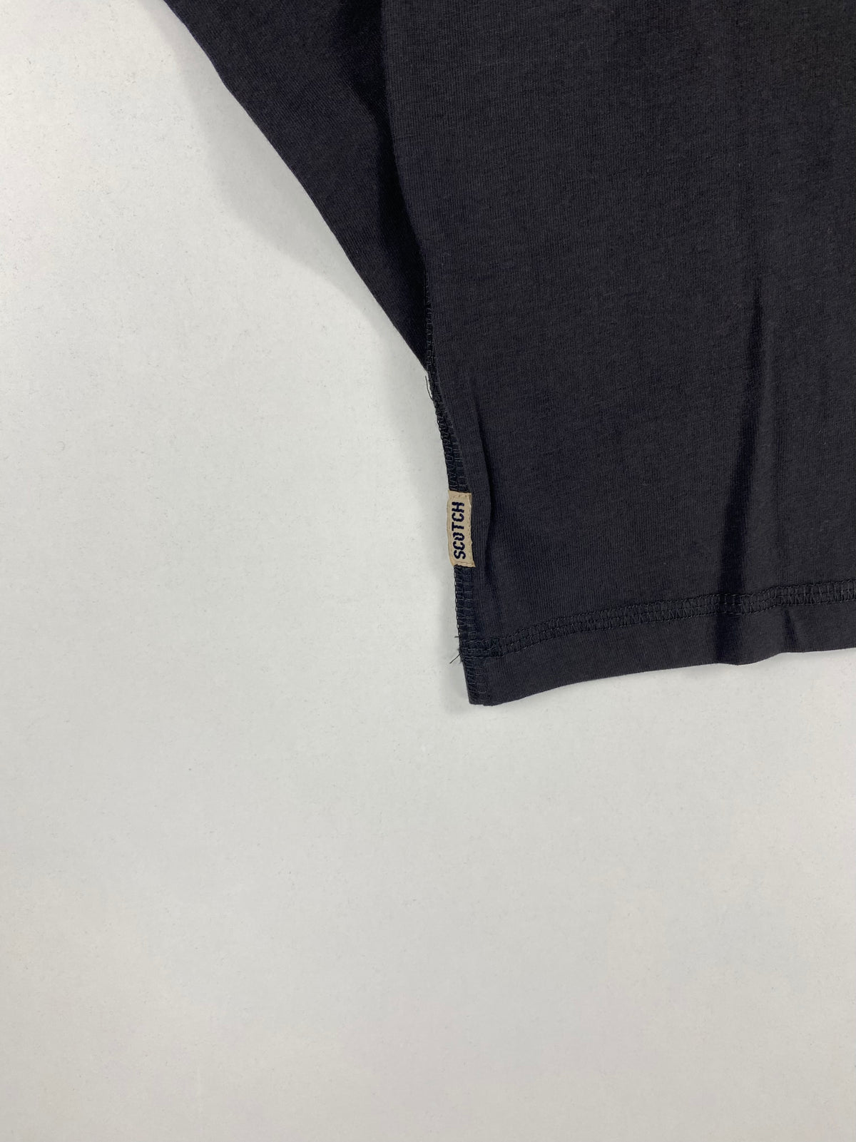 Scotch & Soda Maglia Manica Lunga Grigio Antracite con Stampa Cogito Ergo Sum – foto 5 di 6