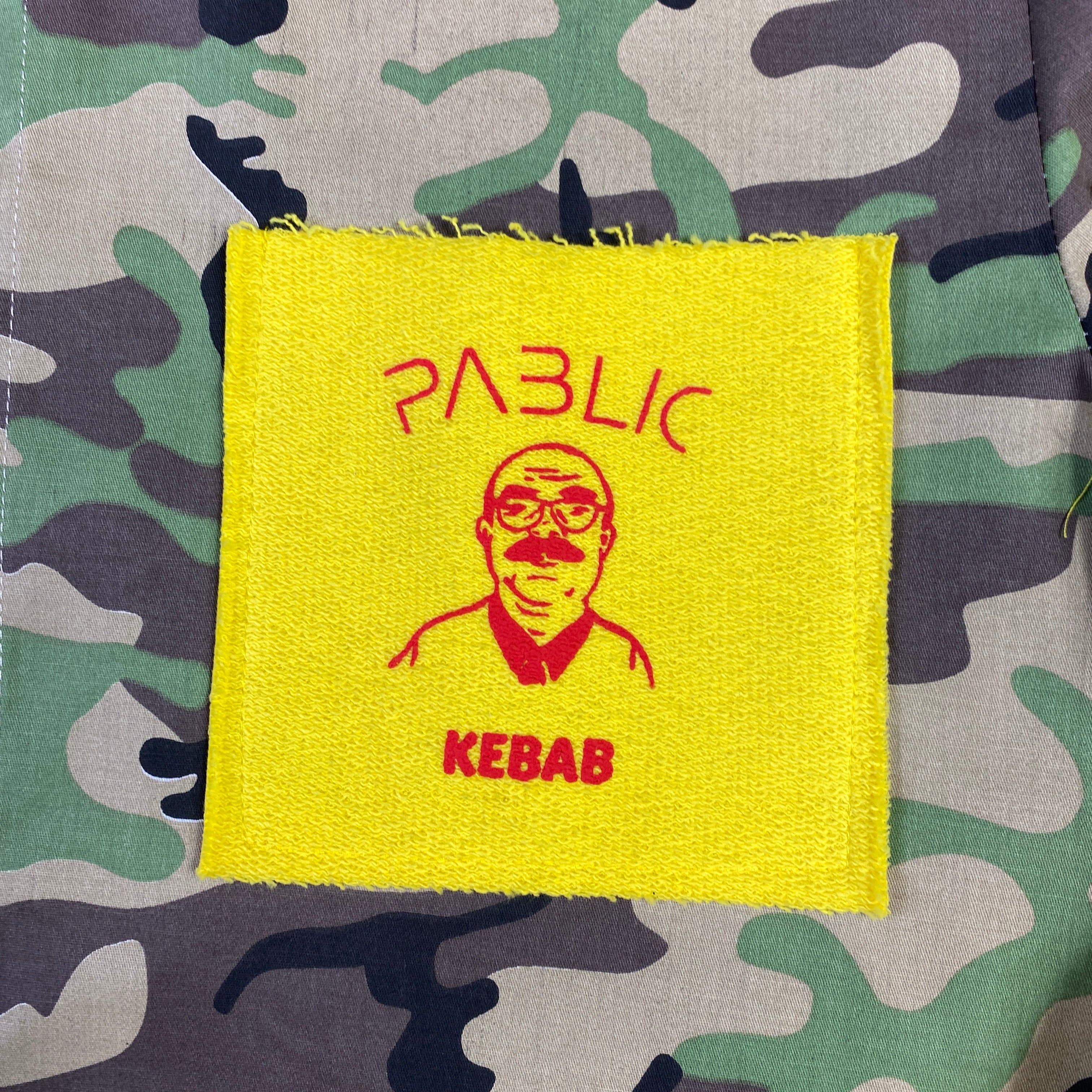 Pablic camicia mimetica — moda streetwear ironica — IlBotteghino